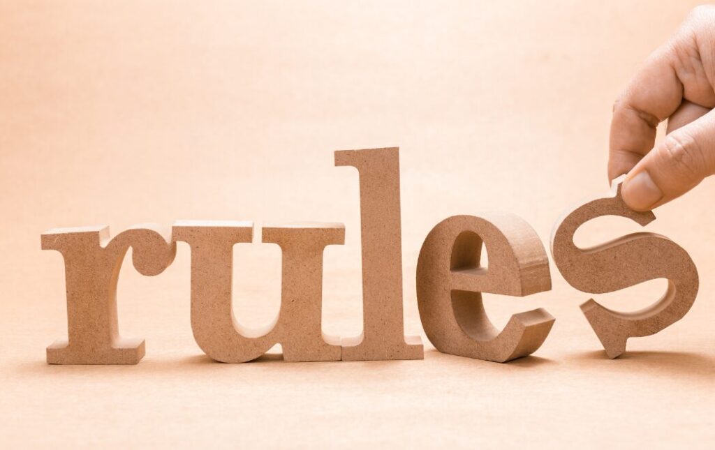 rulesの木製ロゴ
