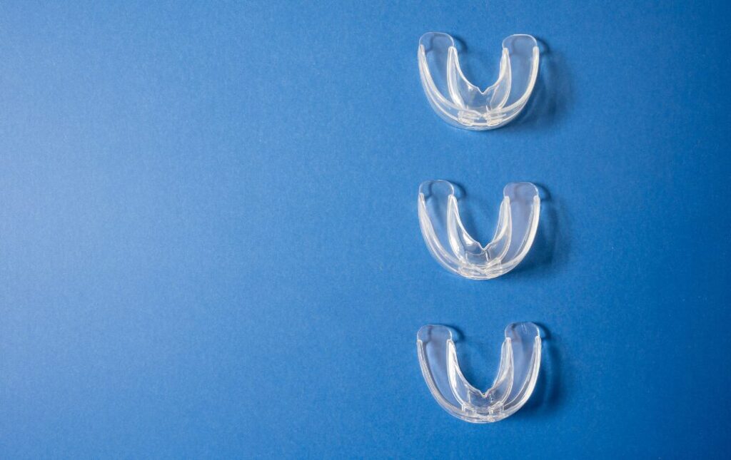 マウスピースが縦に3つ並んでいる