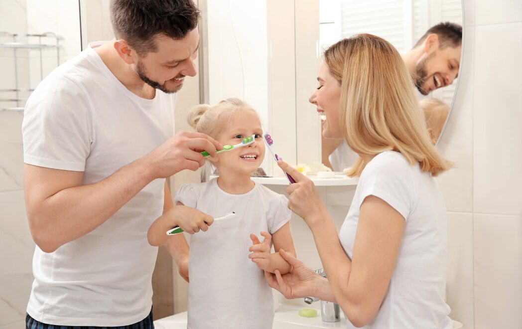 親が知っておくべき子どもの歯のケアとは？年齢別の方法から定期検診まで解説