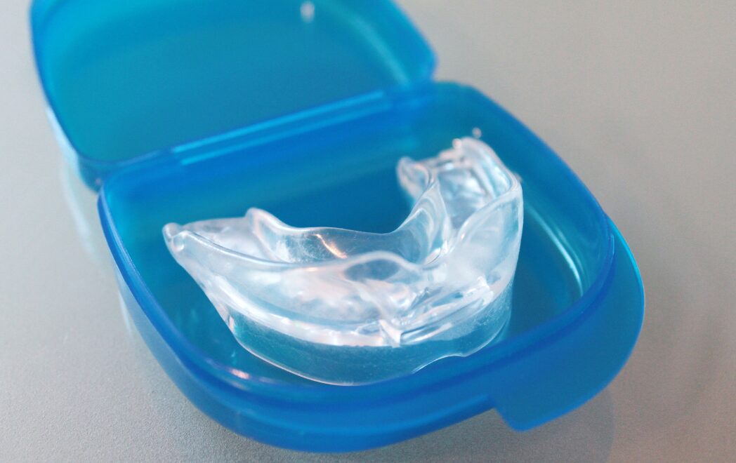 市販と歯科のマウスピースは全く別物！「安さ」で選ぶと後悔する理由を解説